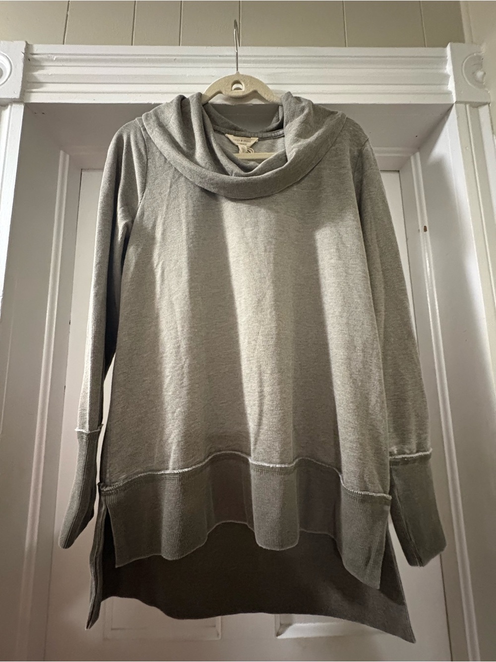 Lucky Brand Womenβs Gray Cowl Neck Long Sleeve Top Size Large NWT - Picture 2 of 6